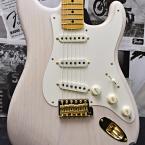 ~Custom Collection~ Vintage Custom 1957 Stratocaster FLASH-COAT N.O.S. Gold Hardware -Aged White Blonde-【全国送料負担!】【48回金利0%対象】